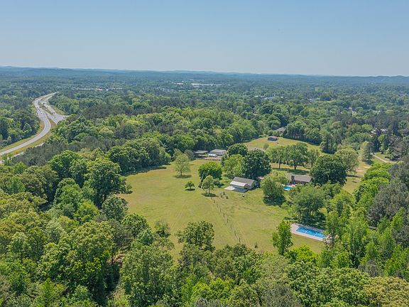 5th image of 669 Chandler Rd