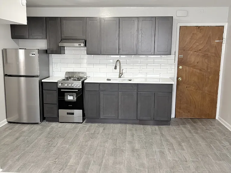 1886 Bond St #D — Photo 2