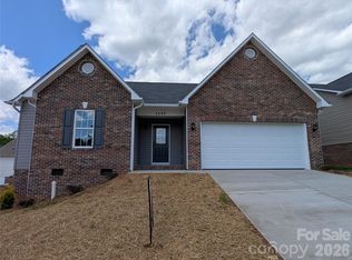 4184 Saltwood Dr, Hickory, NC 28602