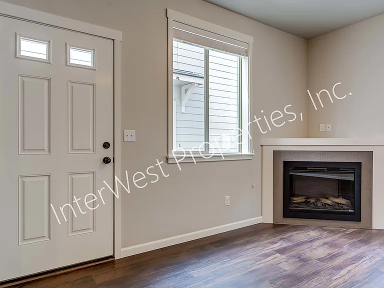 10317 NE 61st Cir — Photo 10