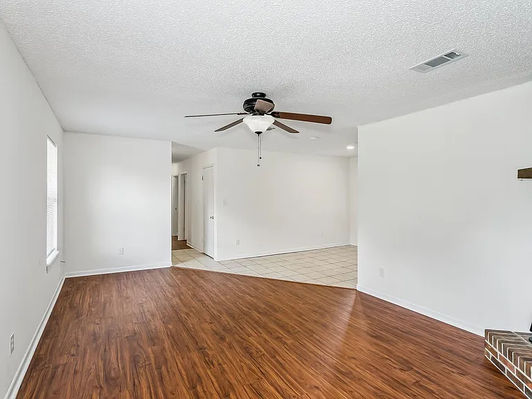 421 Tampico Way — Photo 3