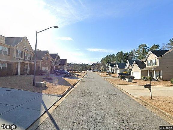 Exterior Neighborhood (street photo)