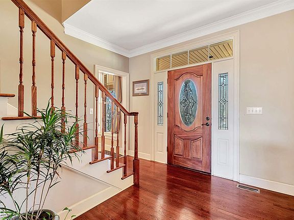 5th image of 590 Featherwood Dr