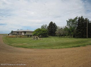 409 2nd Ave NW, Hettinger, ND 58639