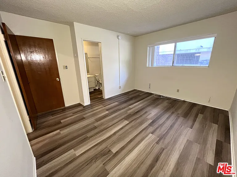 1261 Granville Ave #4 — Photo 16