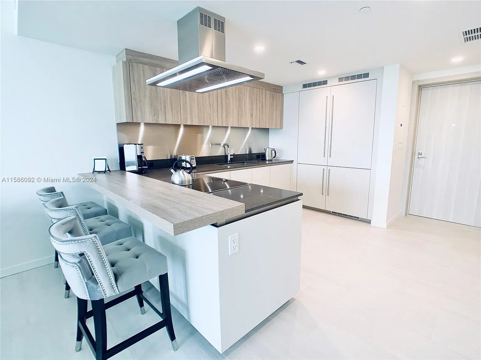 1 bed, 730 sqft, $4,700 — Photo 4