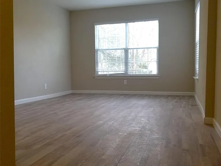 951 Reverend B J Lewis Dr — Photo 9