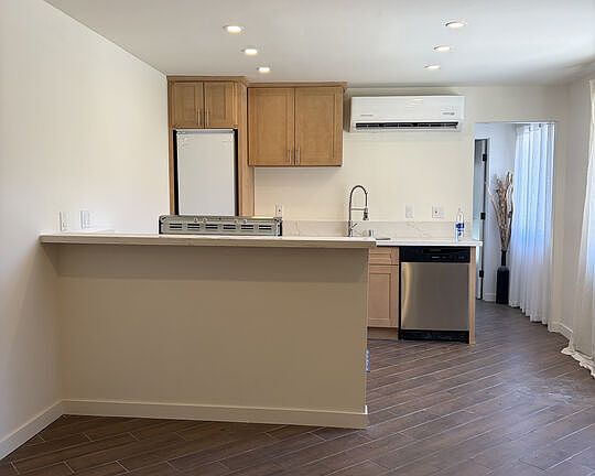 3rd image of 64285 Spyglass Ave Unit 16