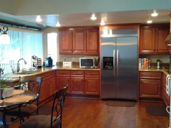 6741 Manzanita St, Chino, CA 91710