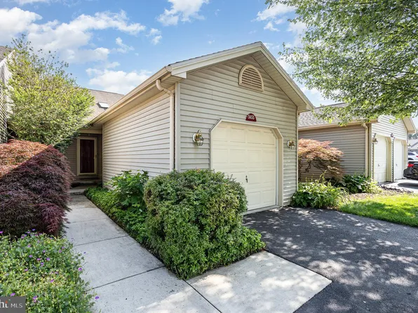 1455 Maplewood Dr, New Cumberland, PA 17070