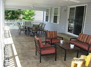 672 S Meadow Song Ct, New Palestine, IN