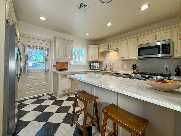 3121 NW 22nd St — Photo 16
