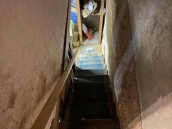 4th image of 842 Bridge St