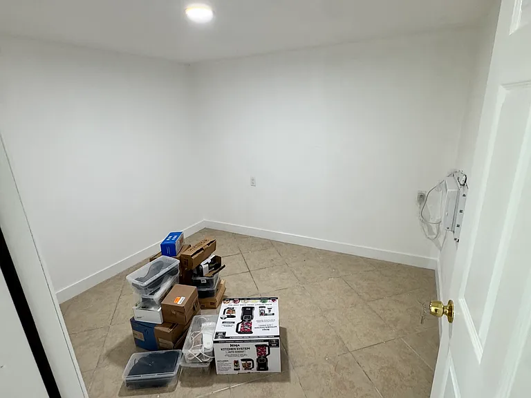 1721 Manor Dr — Photo 5