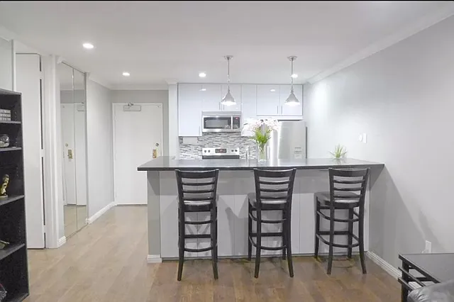 701 Shelter Creek Ln — Photo 3