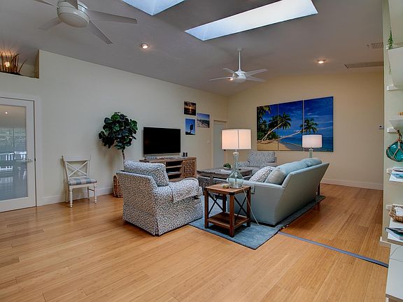 4th image of 1342 Junonia St