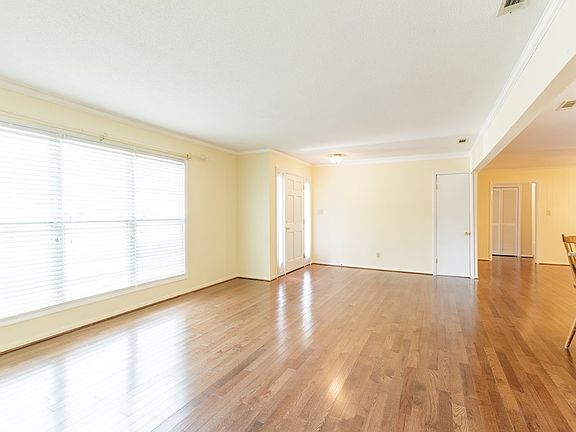4th image of 4041 Foxborough Blvd