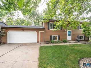 5508 S Landsdown Dr, Sioux Falls, SD 57106