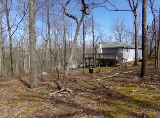 2208 Spring Dr, Bushkill, PA 18324
