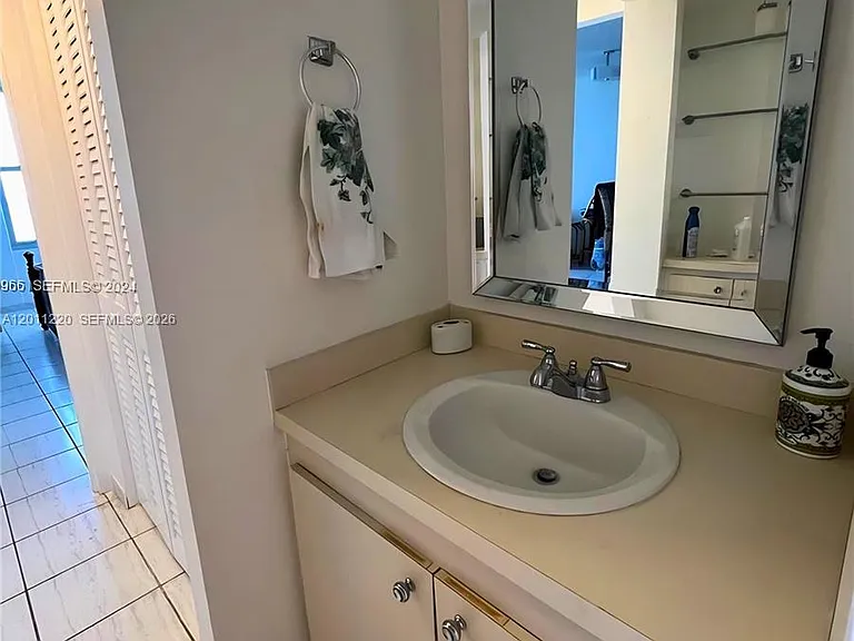2899 Collins Ave #905 — Photo 11