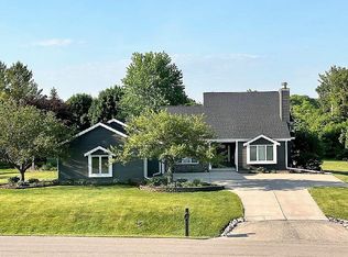 702 Mary Lee Dr, Fond Du Lac, WI 54935