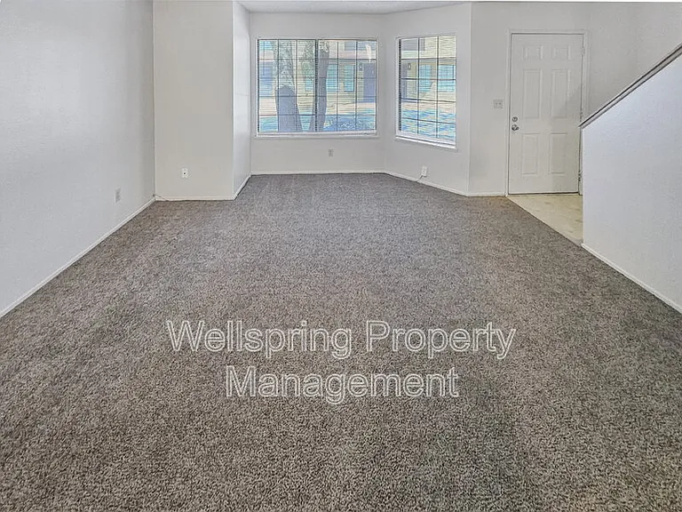 936 W Perdew Ave #A — Photo 3