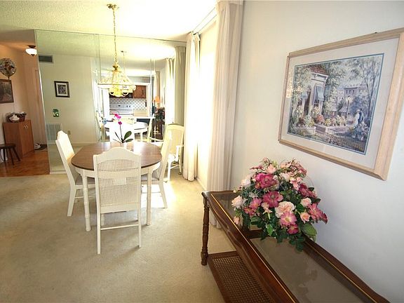 5th image of 33 Vista Gardens Trail #207