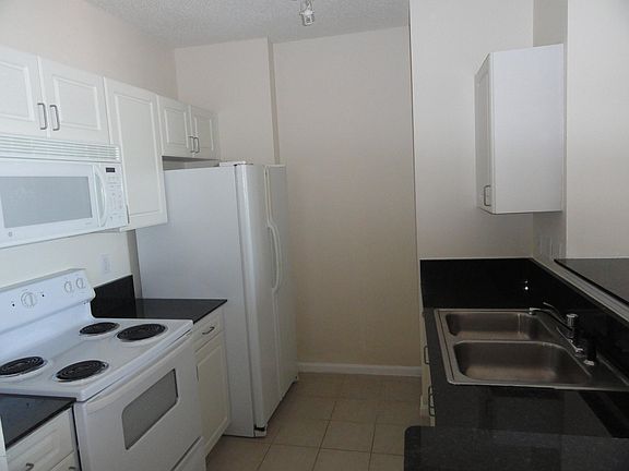 2nd image of 630 S Sapodilla Avenue #Ph27