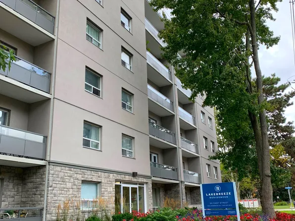 50 East St #106, Oakville, ON L6L 3K4
