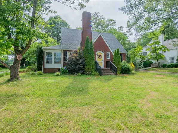 422 S Main St, Dobson, NC 27017