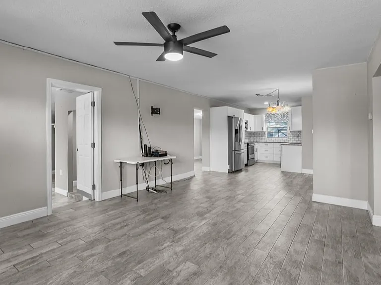 405 Poinciana Cir #1 — Photo 4