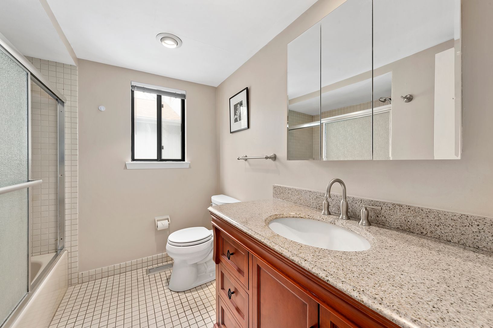  1st Floor Full bath
