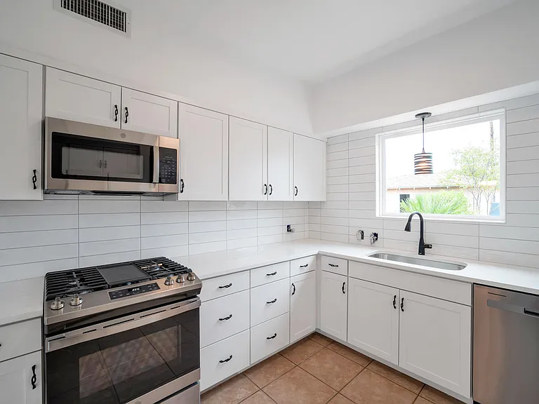 1815 E Waverly St #1 — Photo 7