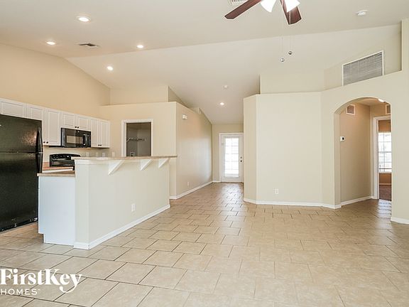 3rd image of 1124 NE 36th Ln