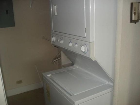 5th image of 151 E Washington St Unit 403