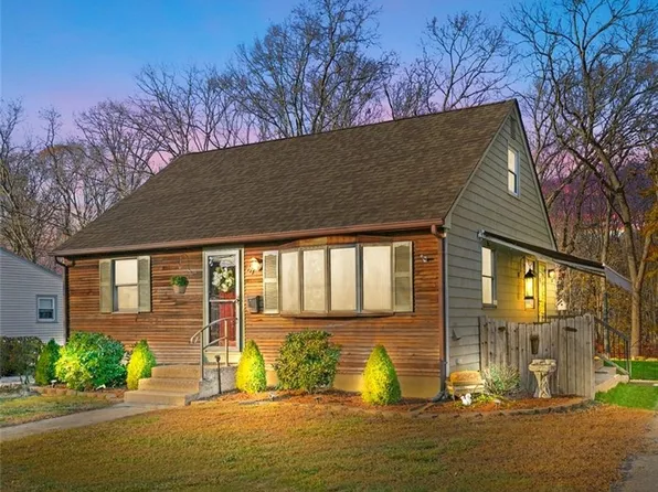 67 Windsor Park Dr, Coventry, RI 02816