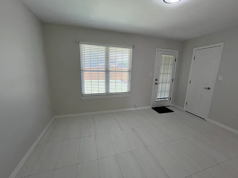 1354 Redwood Ln — Photo 6