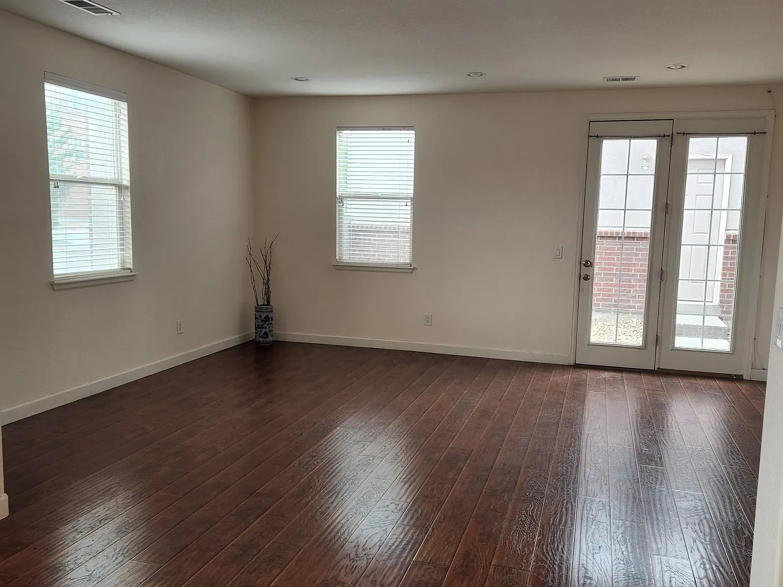 3 bed, 2.5 bath, 1824 sqft, $2,650 — Photo 3