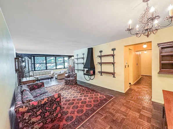 75-36 Bell Blvd #1E, Oakland Gardens, NY 11364