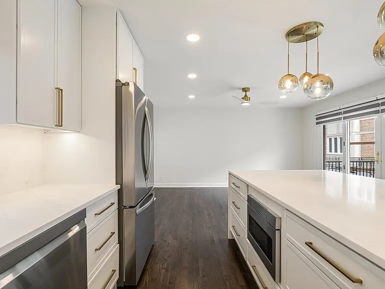 1308 S Plymouth Ct — Photo 11