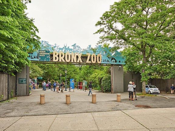 3rd image of 940 Bronx Park S APT 3A