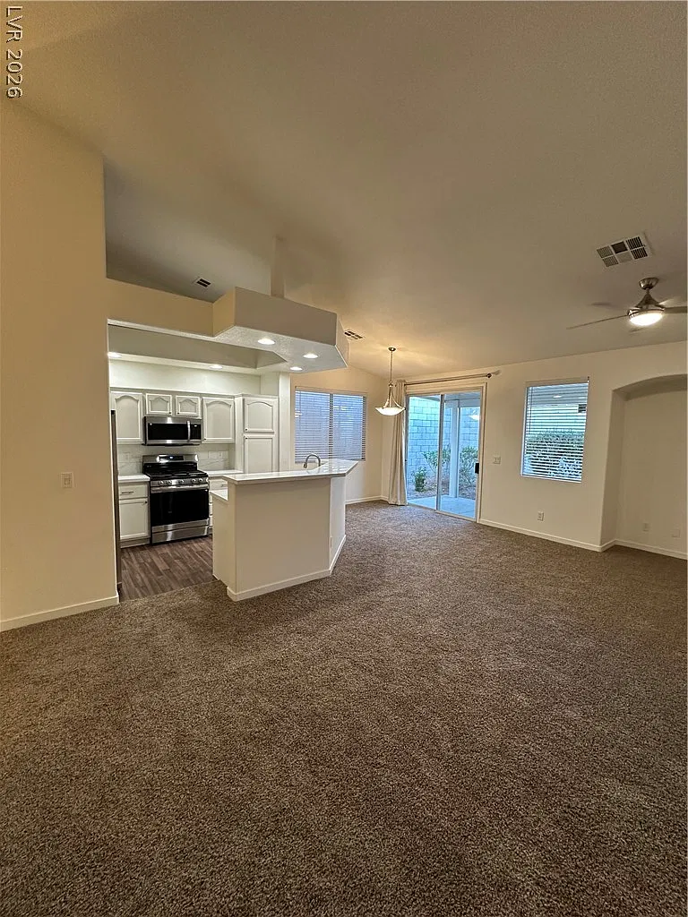 3 bed, 2.0 bath, 1311 sqft, $1,946 — Photo 2