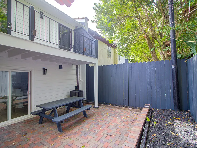 11 America St — Photo 24