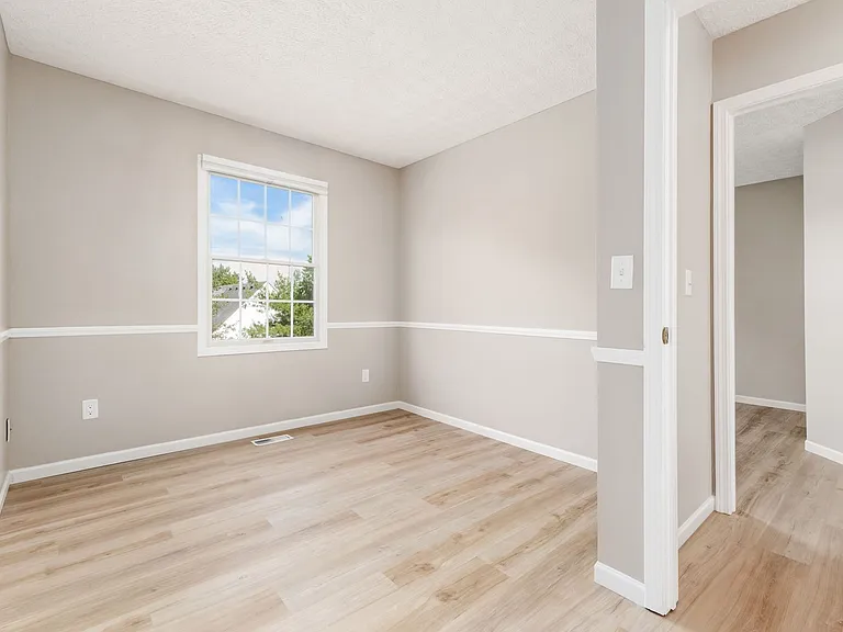 8446-1 Olenbrook Dr — Photo 25