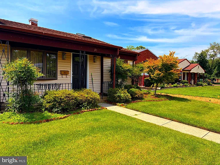 31 Fairmount Dr — Photo 2