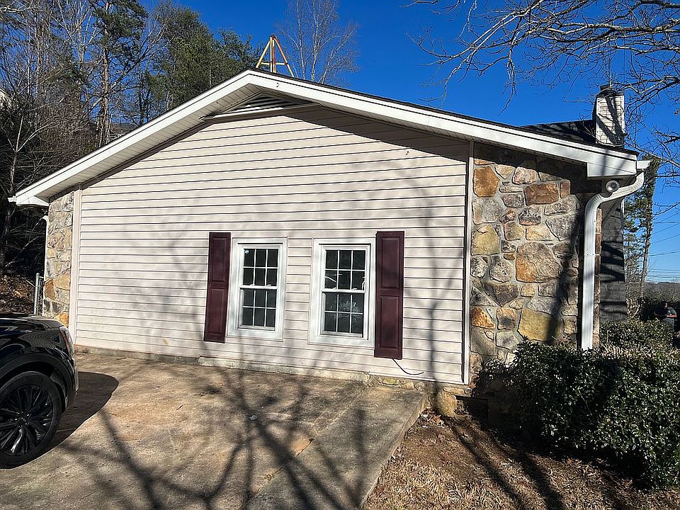 Vinyl & Stone accent exteri 