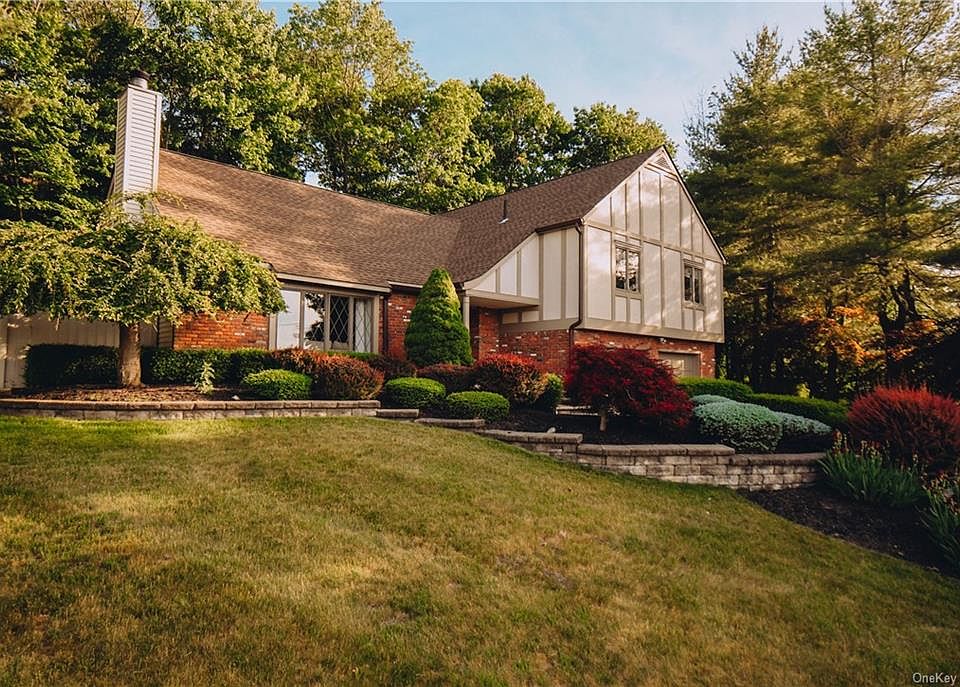 1st image of 4 Jackson Ln