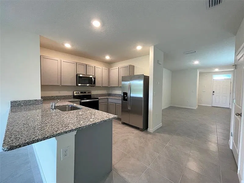 3 bed, 2.0 bath, 1504 sqft, $2,450 — Photo 4