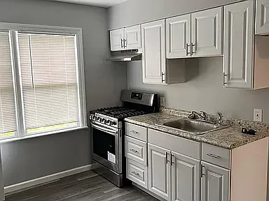 426 Jehling Dr — Photo 2