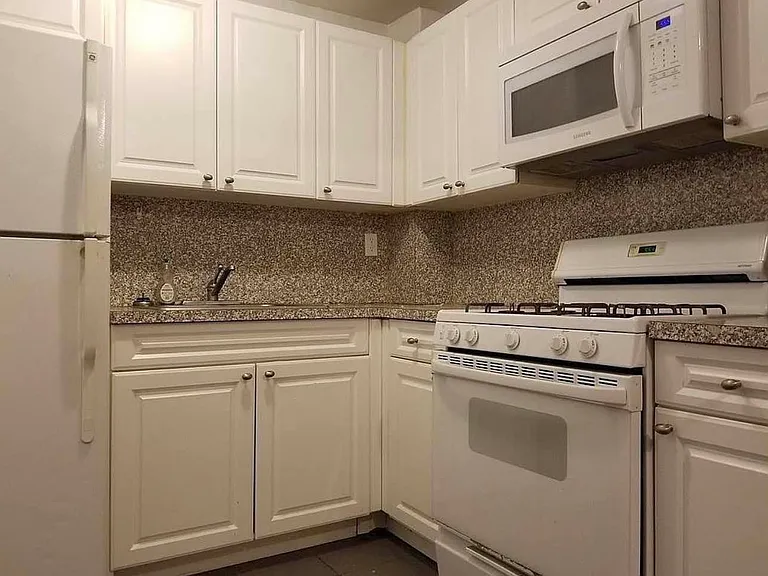 20 Bogardus Pl #E15 — Photo 3